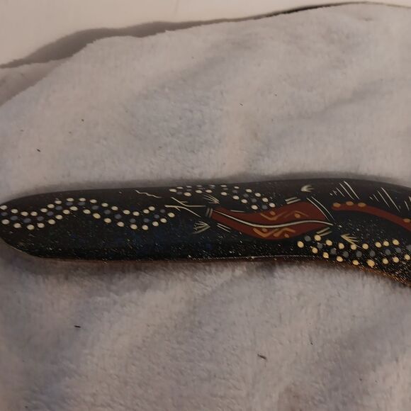 Aboriginal Dot Painted Reptile Boomerang - Picture 3 of 4